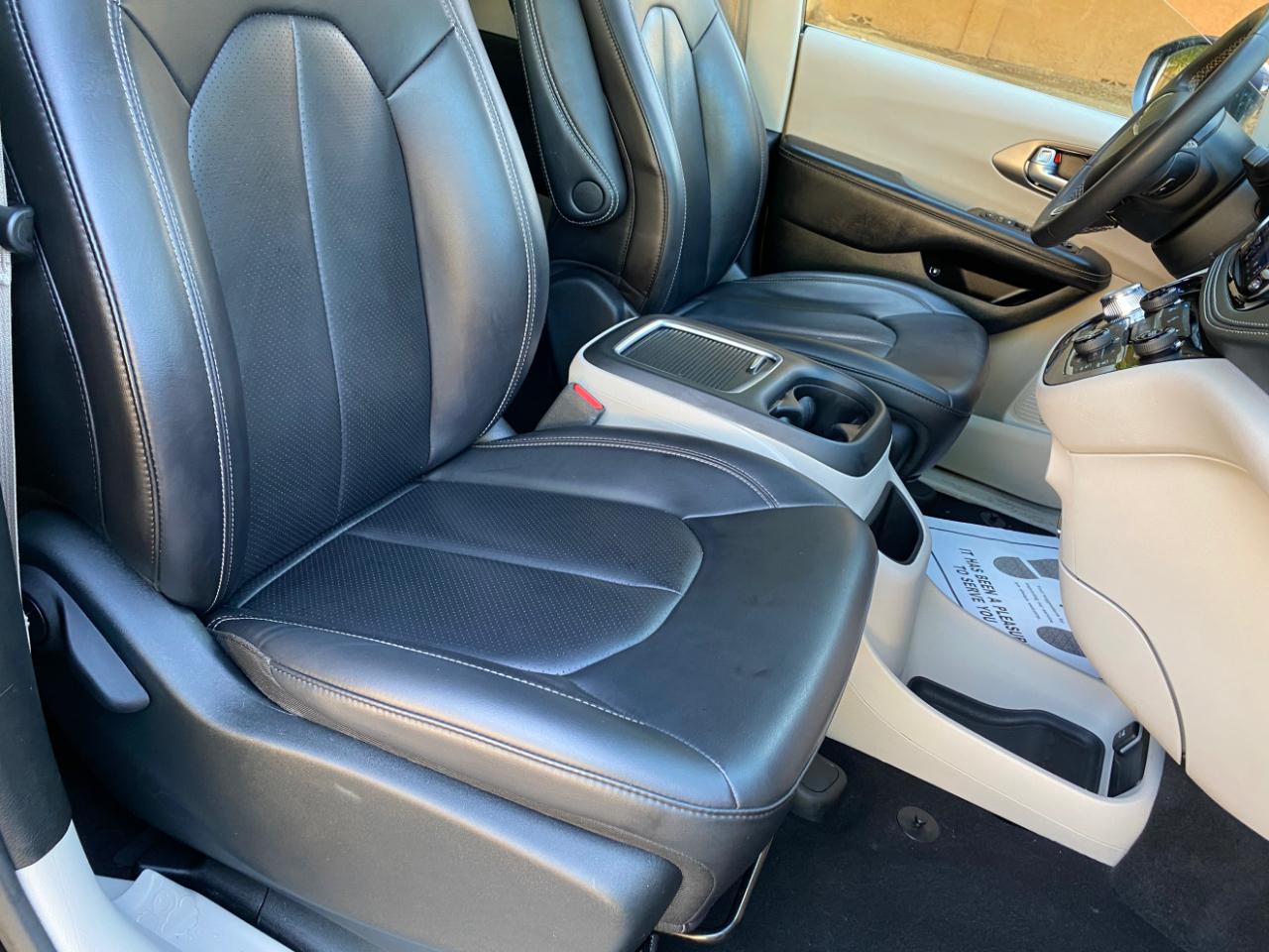 Chrysler Pacifica Hybrid Touring L FWD 2023