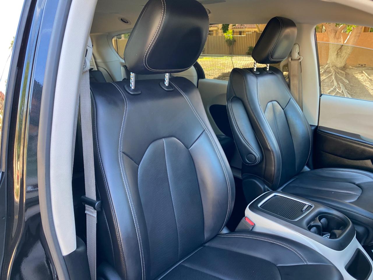 Chrysler Pacifica Hybrid Touring L FWD 2023