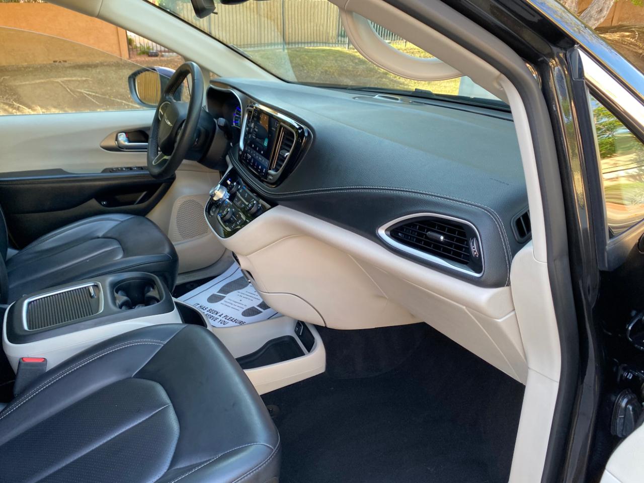 Chrysler Pacifica Hybrid Touring L FWD 2023