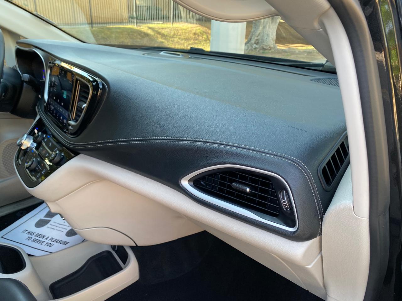 Chrysler Pacifica Hybrid Touring L FWD 2023