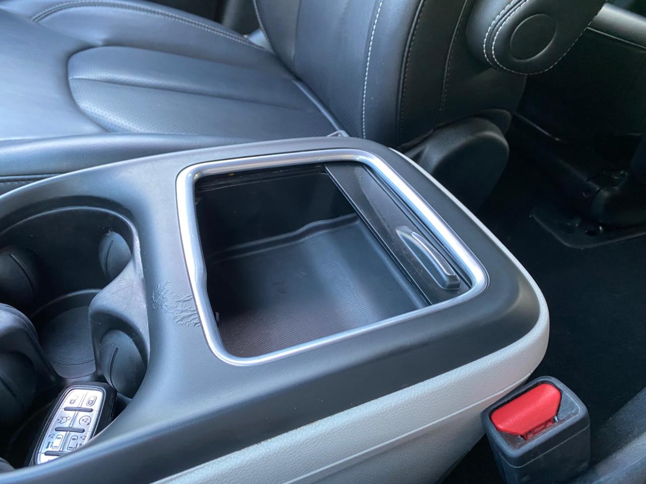 Chrysler Pacifica Hybrid Touring L FWD 2023