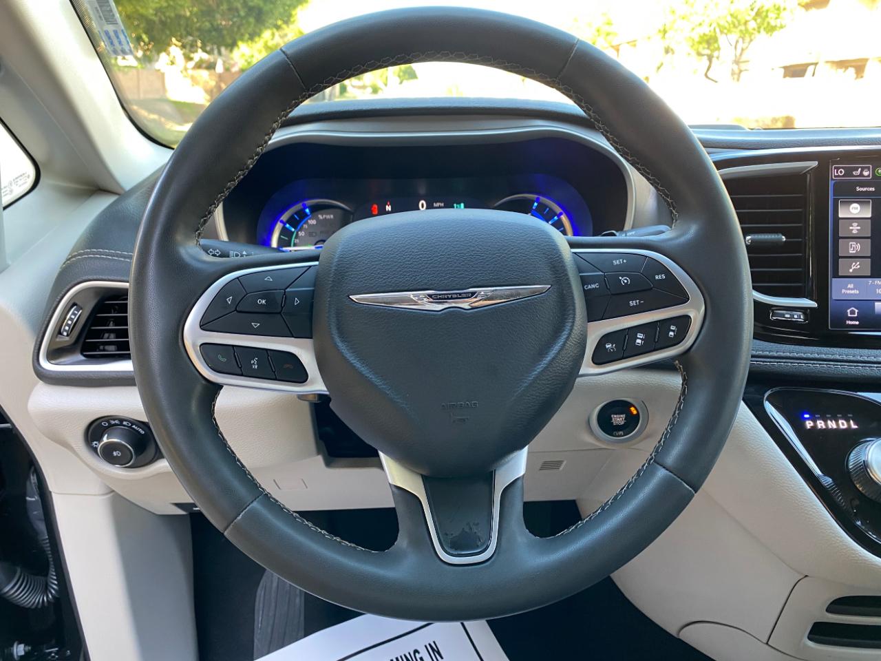 Chrysler Pacifica Hybrid Touring L FWD 2023