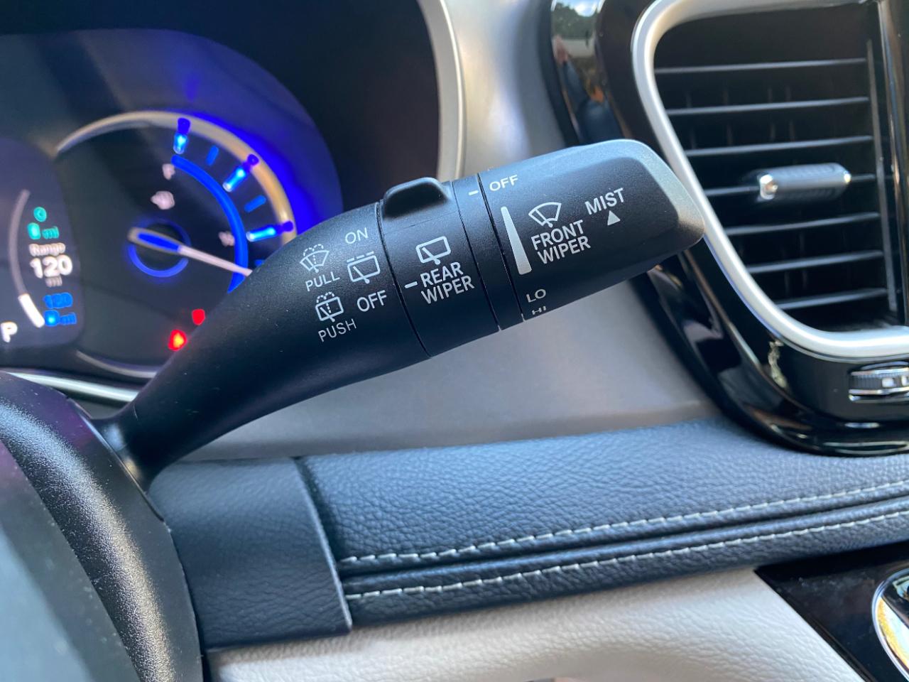 Chrysler Pacifica Hybrid Touring L FWD 2023