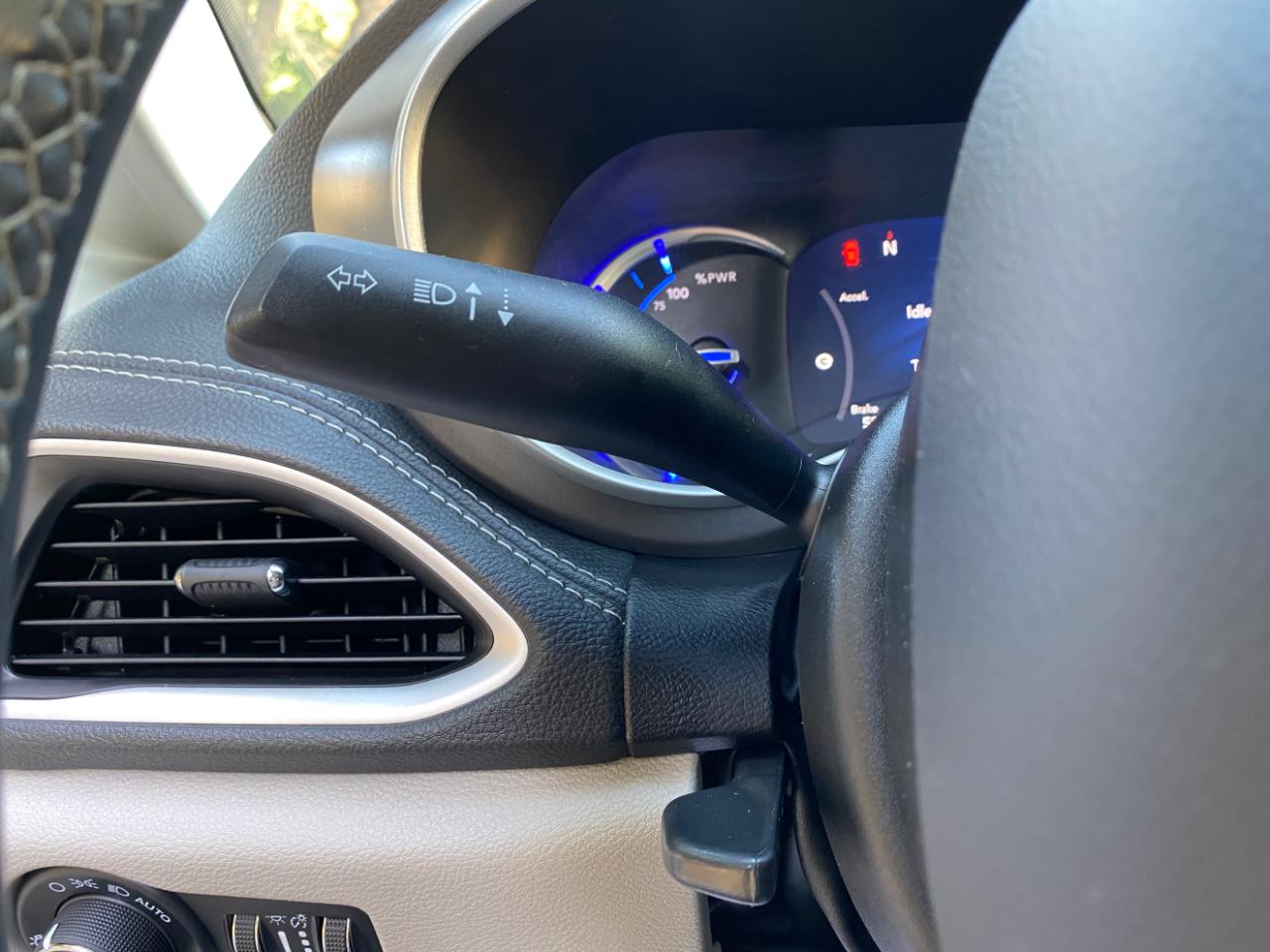 Chrysler Pacifica Hybrid Touring L FWD 2023