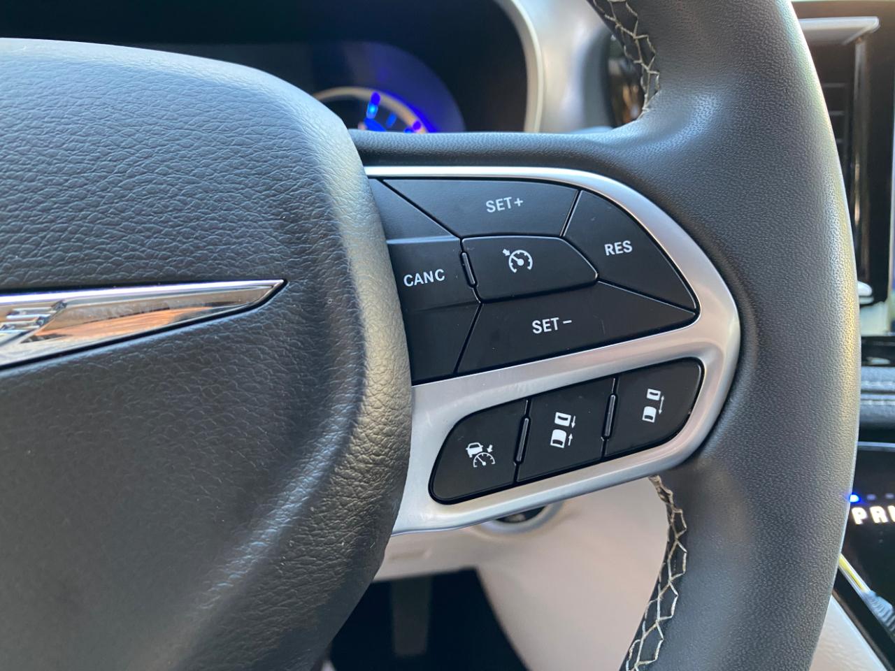 Chrysler Pacifica Hybrid Touring L FWD 2023