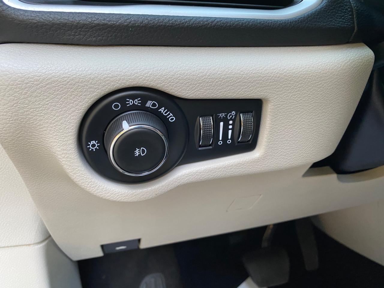 Chrysler Pacifica Hybrid Touring L FWD 2023