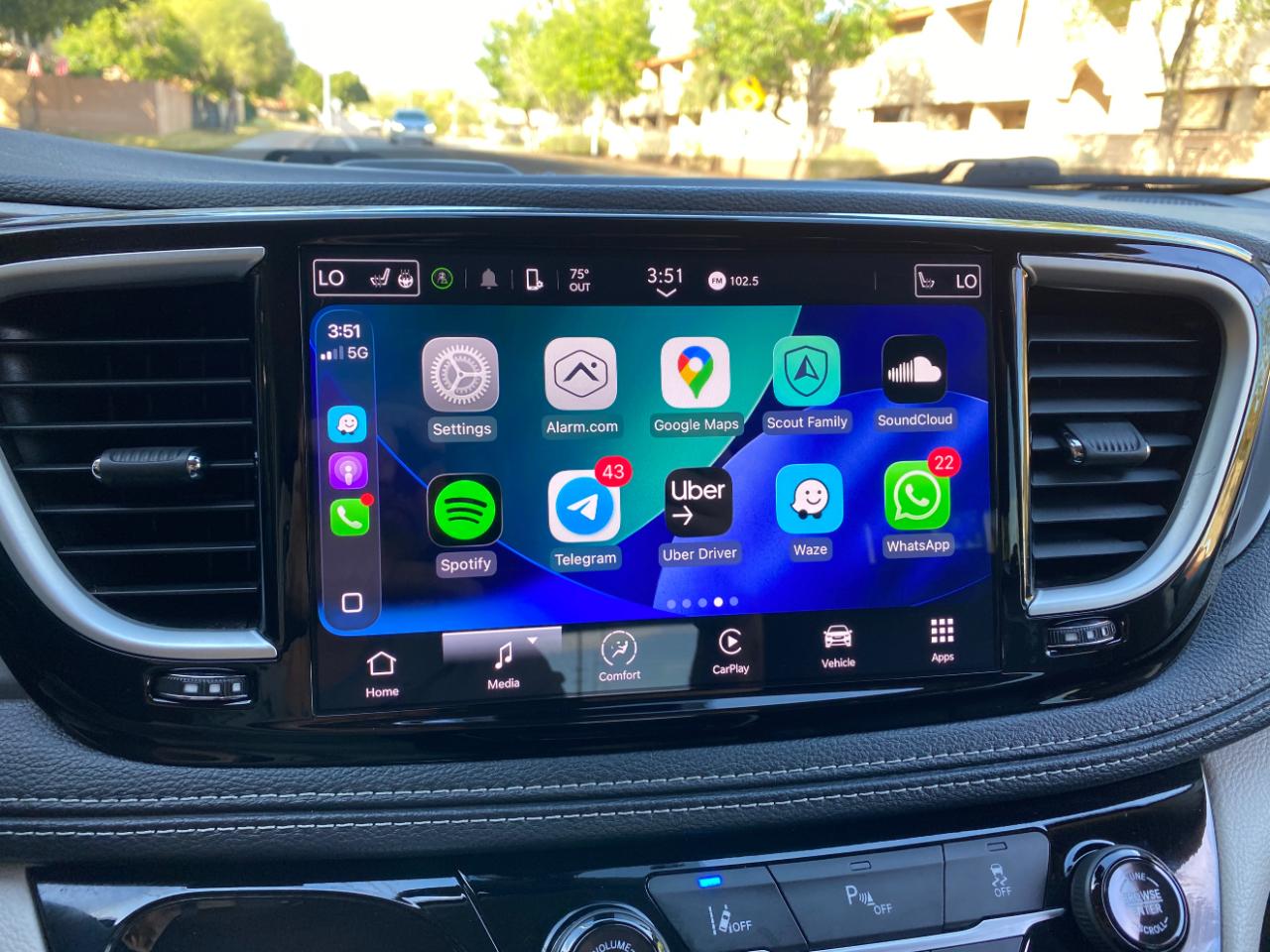 Chrysler Pacifica Hybrid Touring L FWD 2023