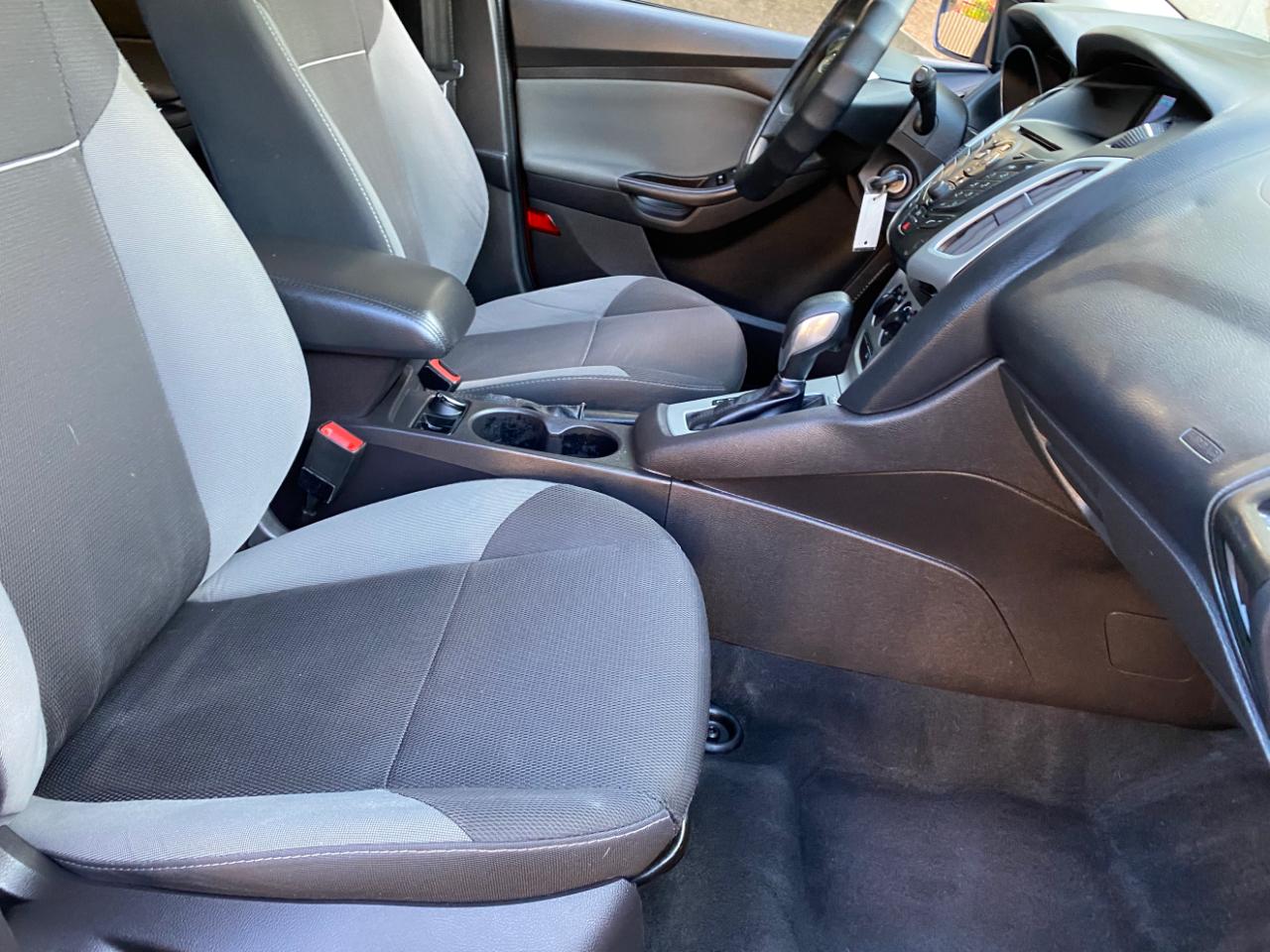 Ford Focus 5dr HB SE 2014