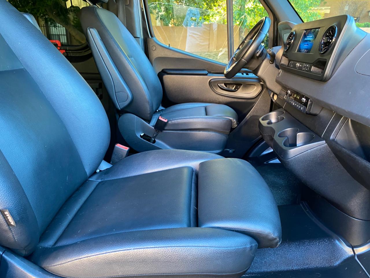 Mercedes-Benz Sprinter Passenger Van 2500 Standard Roof I4 144" RWD 2021