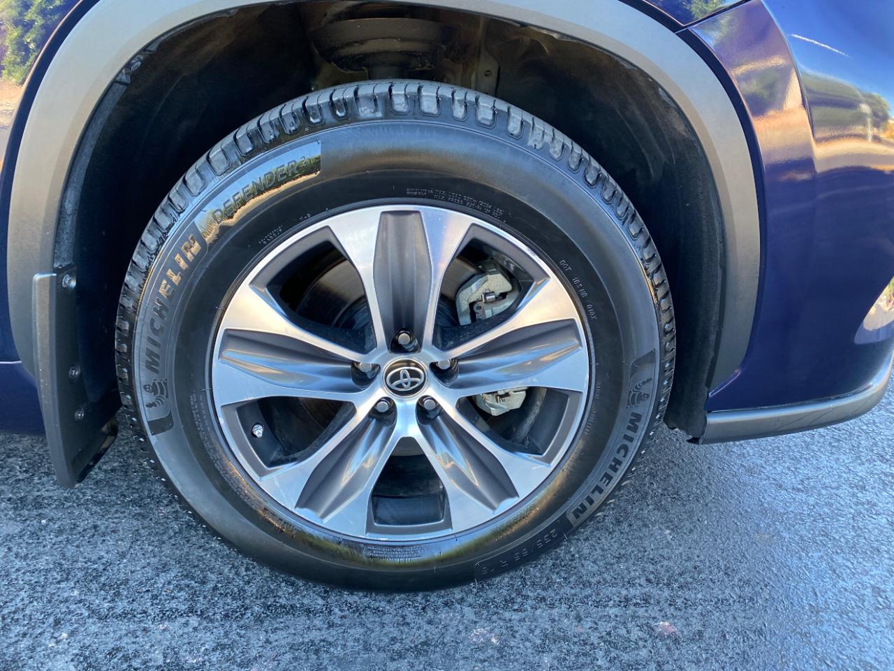 Toyota Highlander XLE 2023