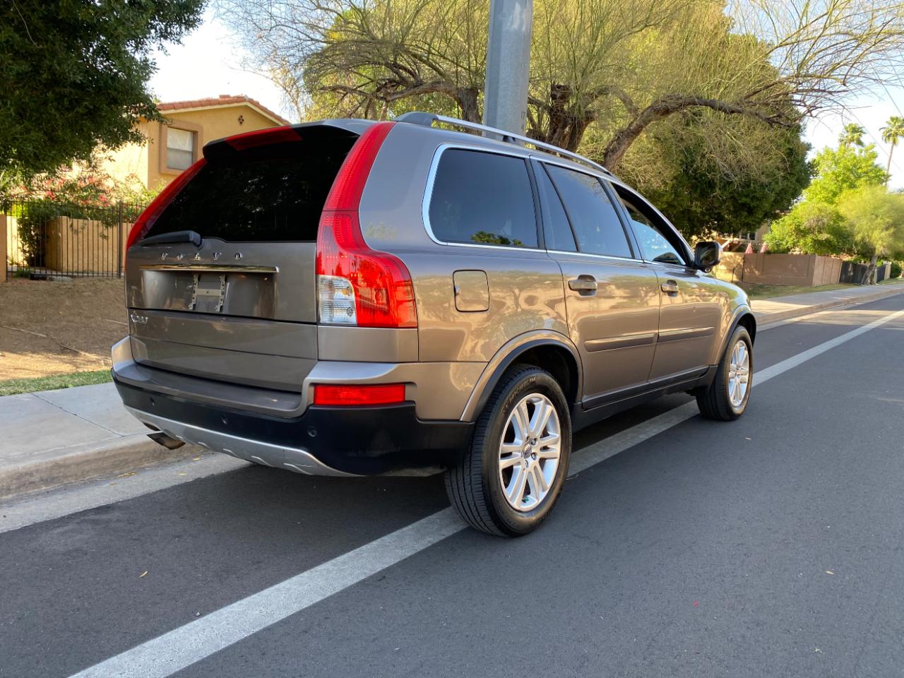 Volvo XC90 FWD 4dr I6 2011