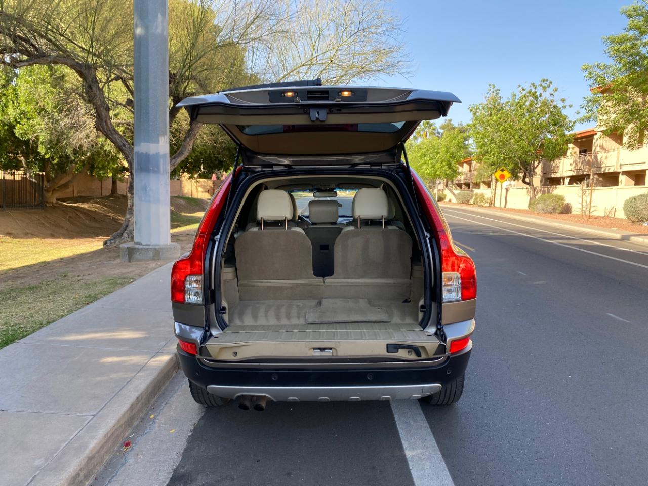 Volvo XC90 FWD 4dr I6 2011