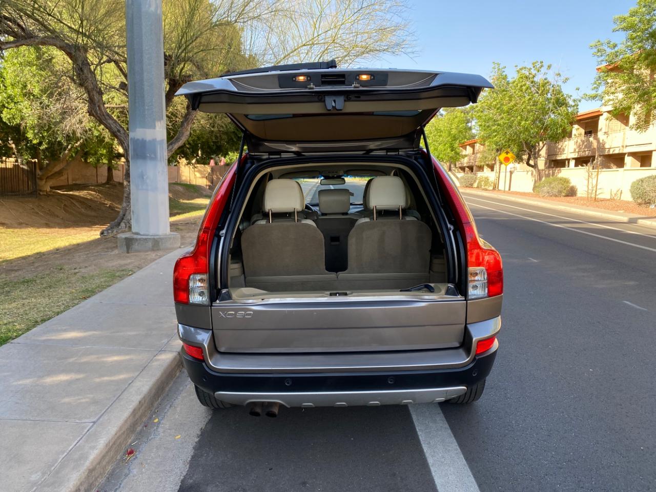 Volvo XC90 FWD 4dr I6 2011