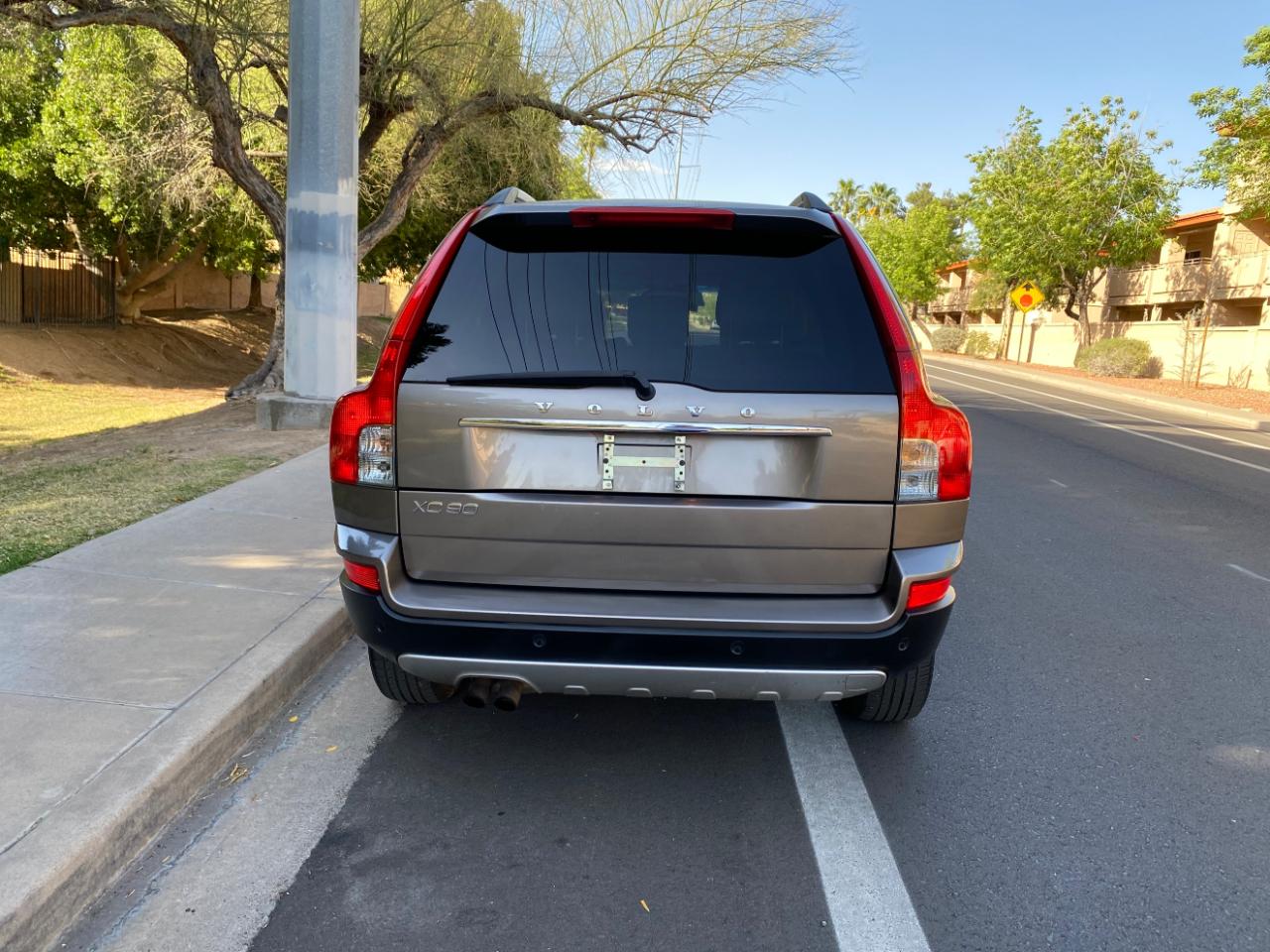Volvo XC90 FWD 4dr I6 2011