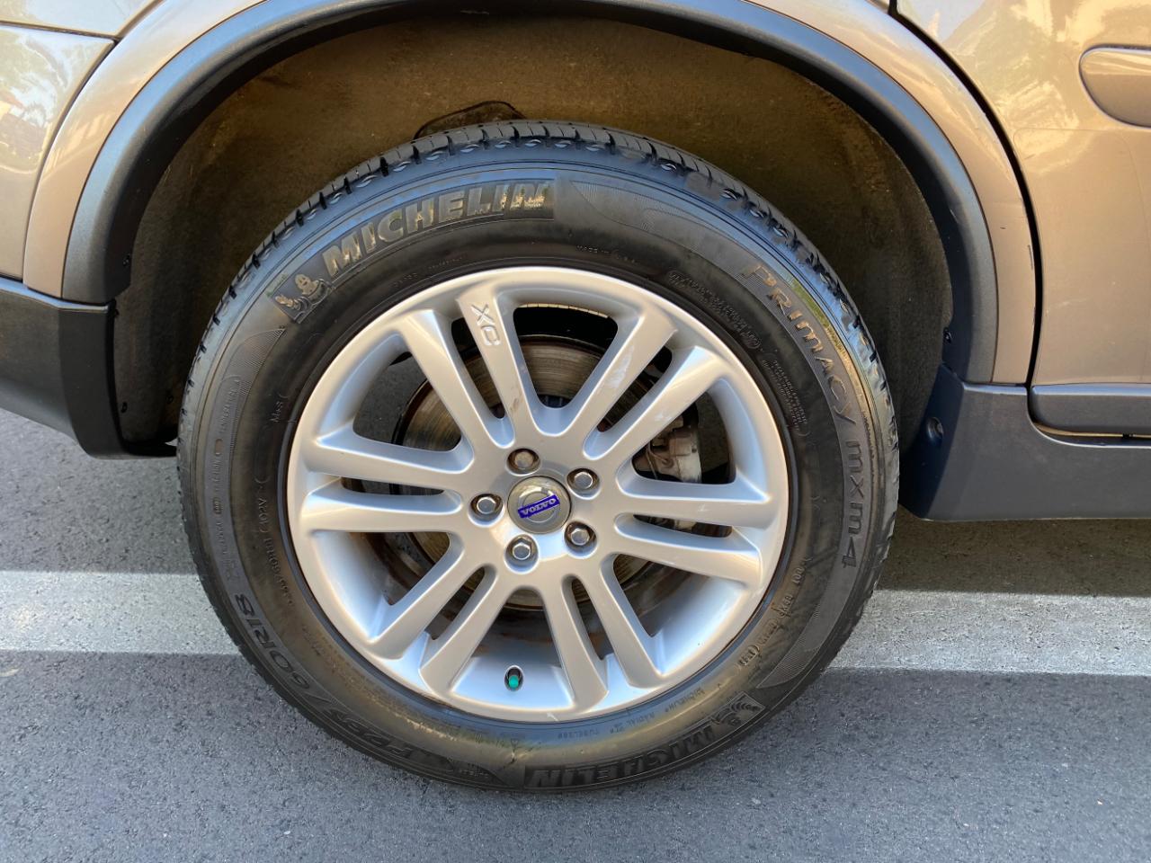 Volvo XC90 FWD 4dr I6 2011