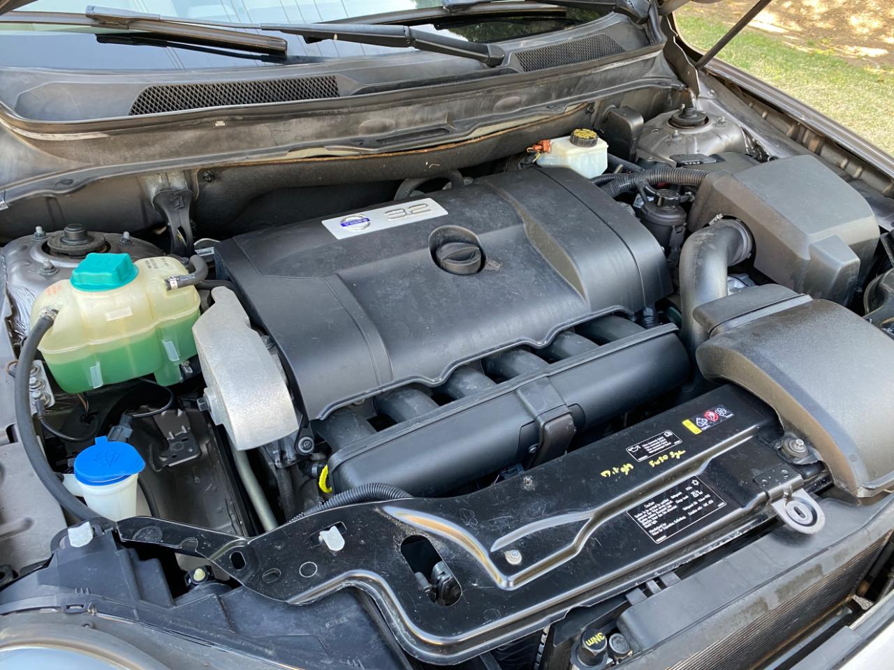 Volvo XC90 FWD 4dr I6 2011