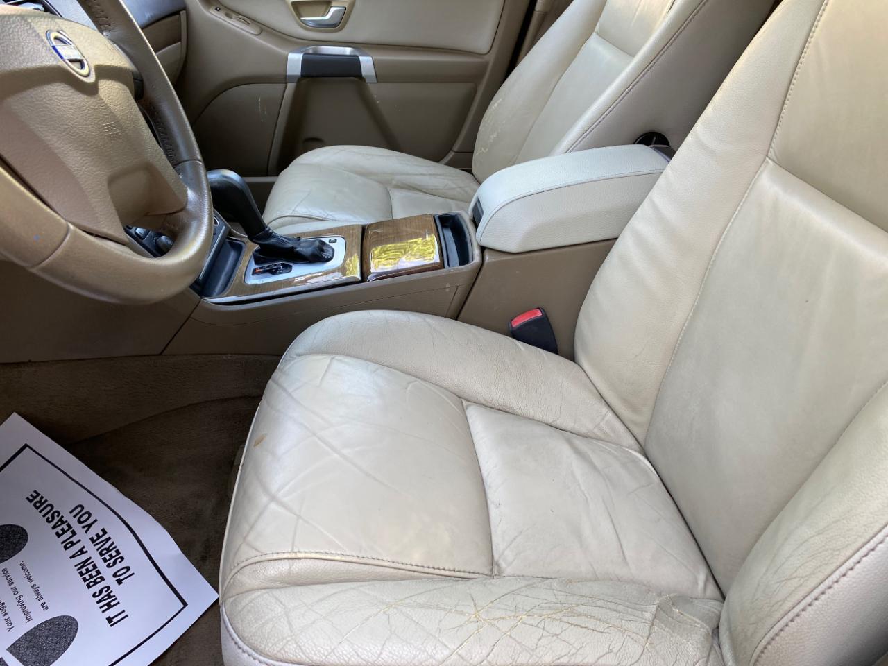 Volvo XC90 FWD 4dr I6 2011