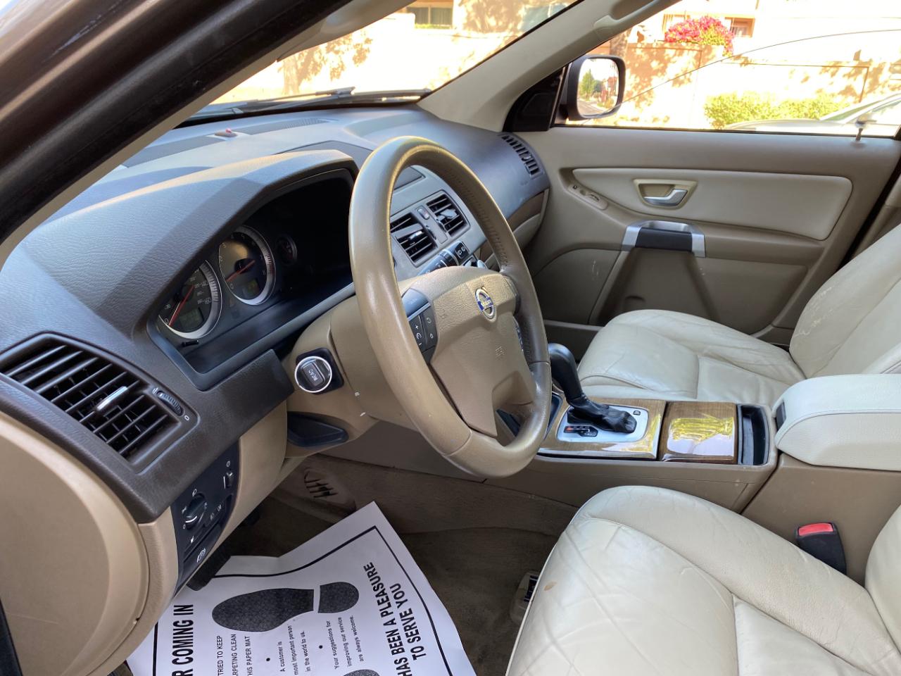 Volvo XC90 FWD 4dr I6 2011