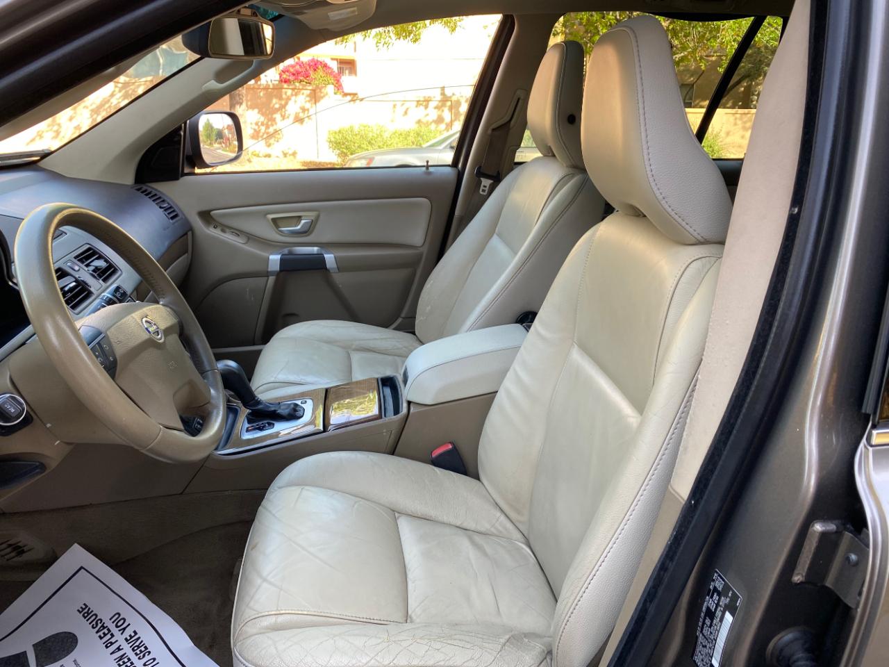 Volvo XC90 FWD 4dr I6 2011