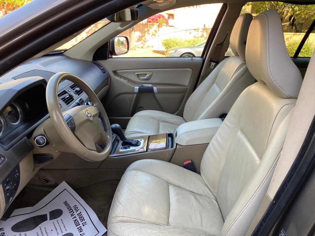 Volvo XC90 FWD 4dr I6 2011