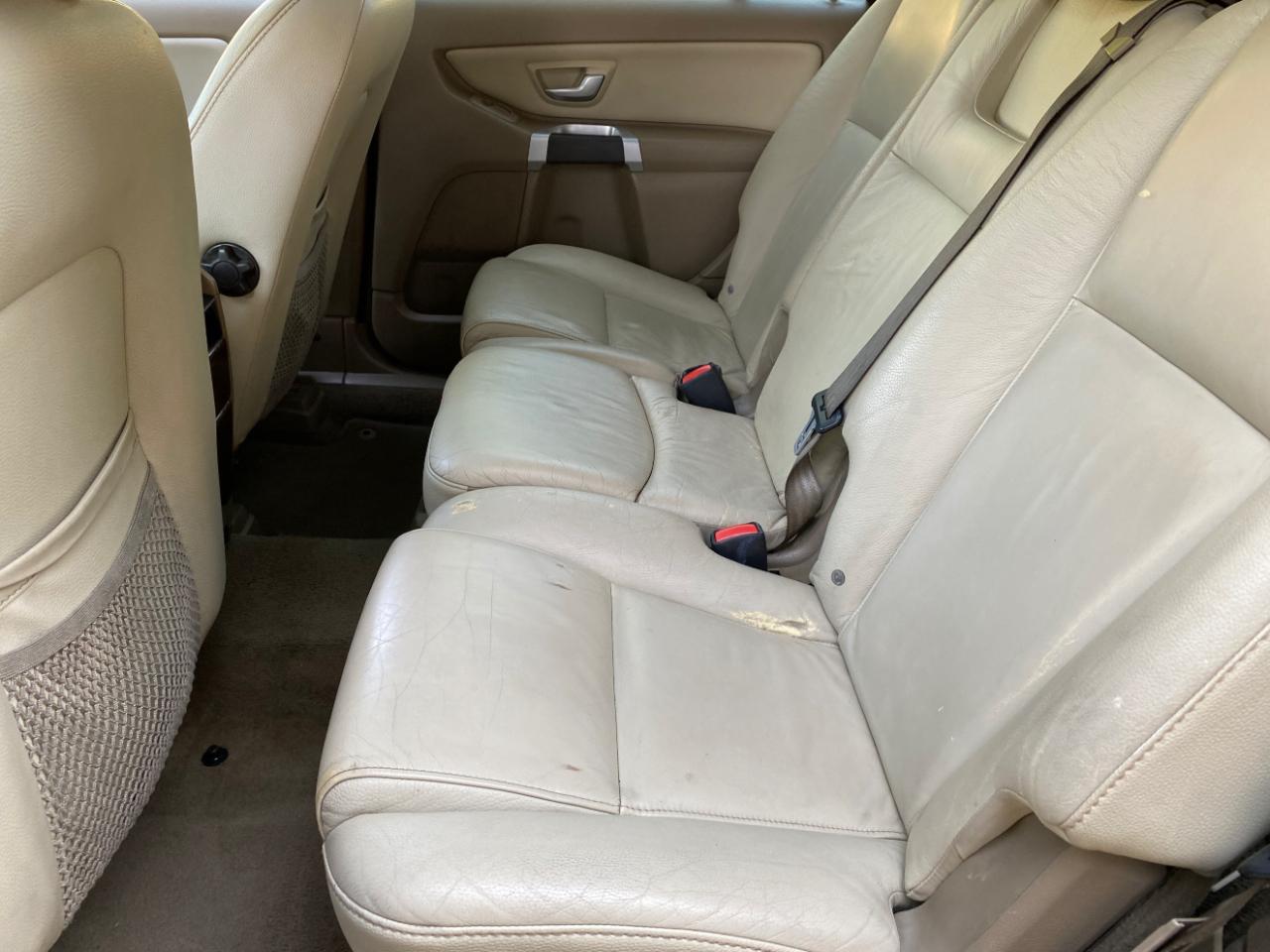 Volvo XC90 FWD 4dr I6 2011