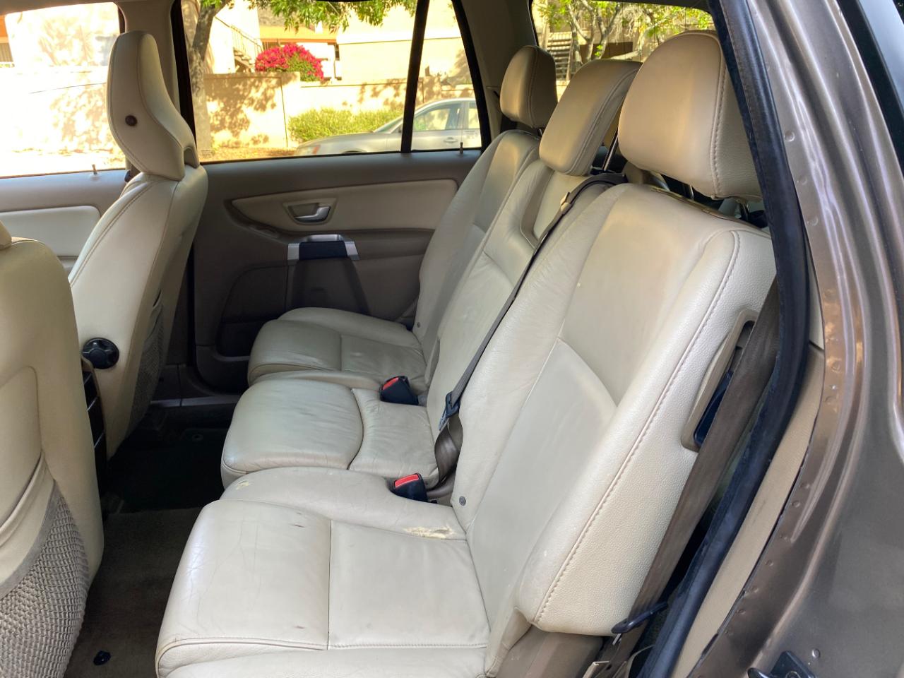 Volvo XC90 FWD 4dr I6 2011