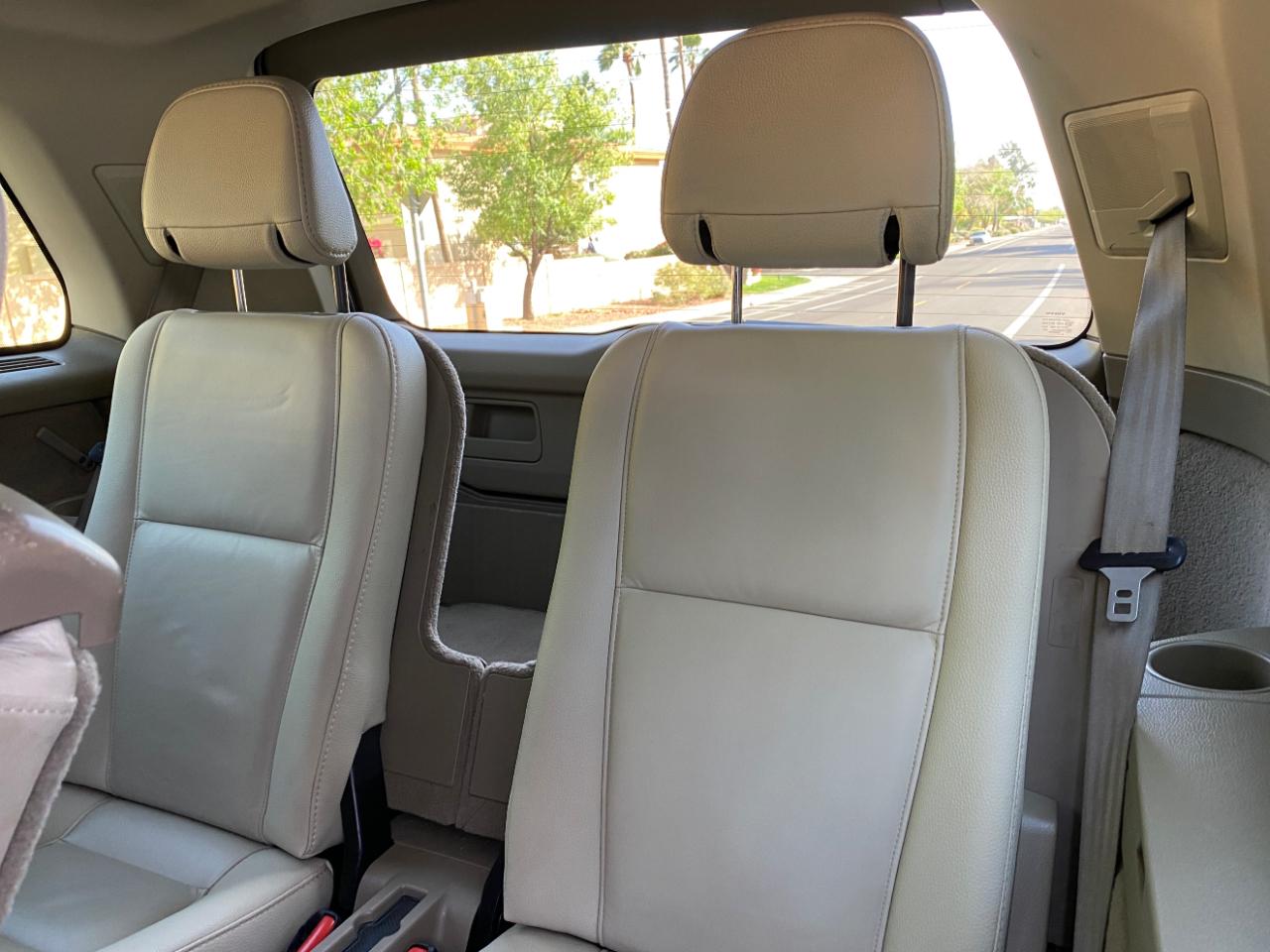 Volvo XC90 FWD 4dr I6 2011