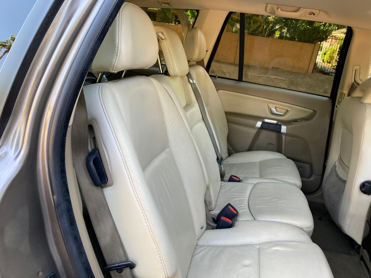 Volvo XC90 FWD 4dr I6 2011