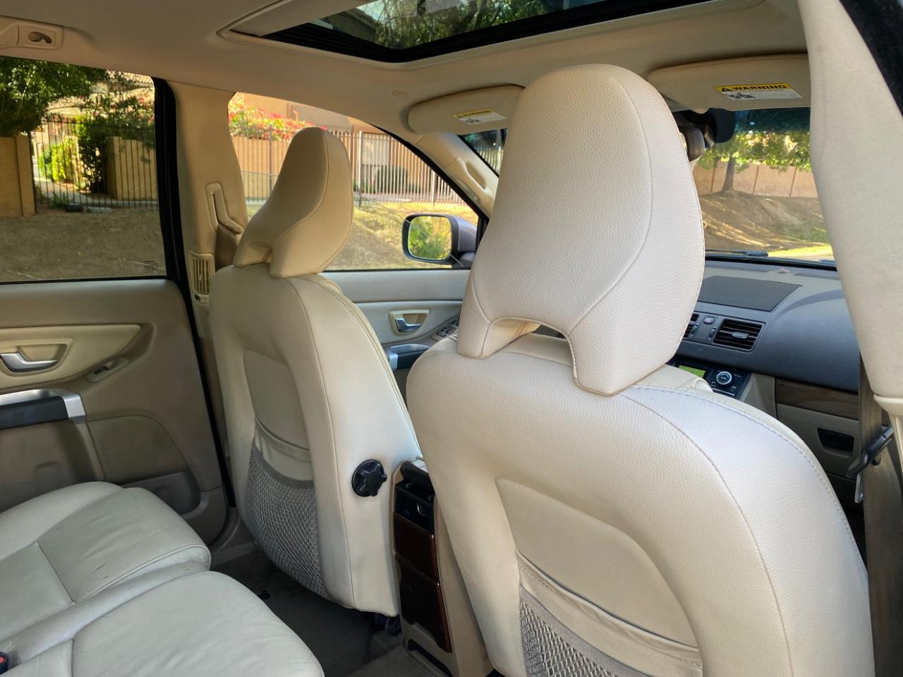 Volvo XC90 FWD 4dr I6 2011