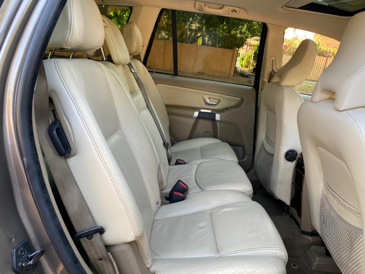 Volvo XC90 FWD 4dr I6 2011