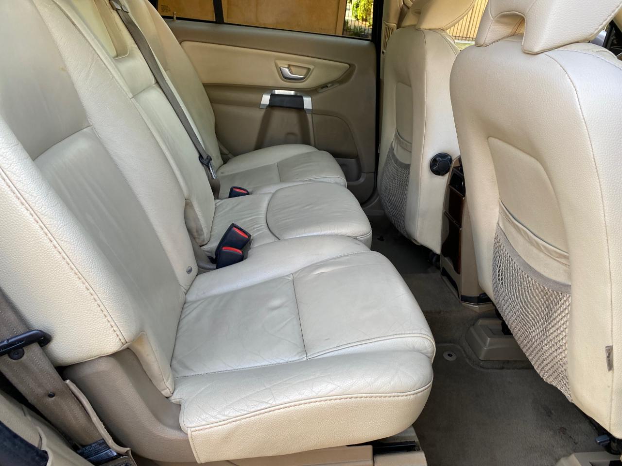 Volvo XC90 FWD 4dr I6 2011