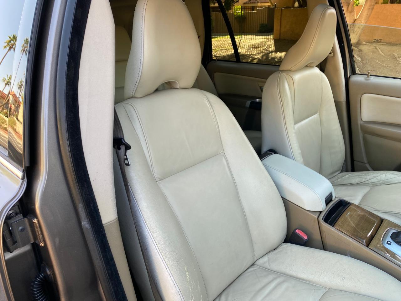 Volvo XC90 FWD 4dr I6 2011