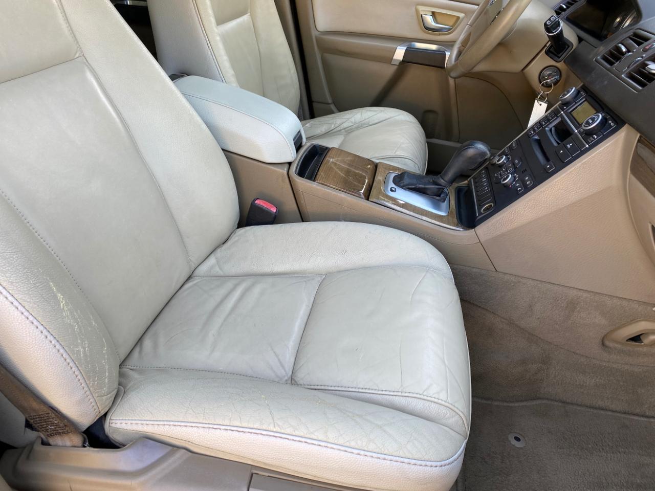 Volvo XC90 FWD 4dr I6 2011