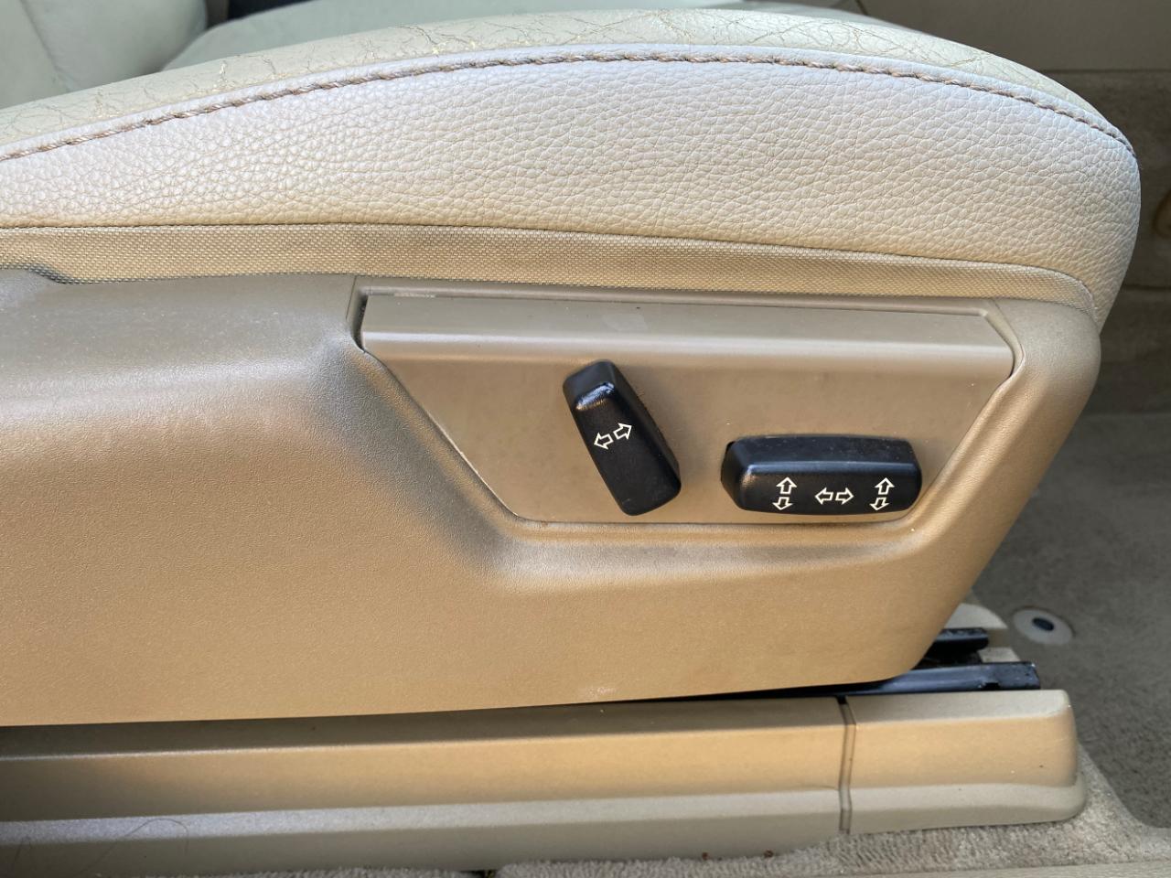 Volvo XC90 FWD 4dr I6 2011