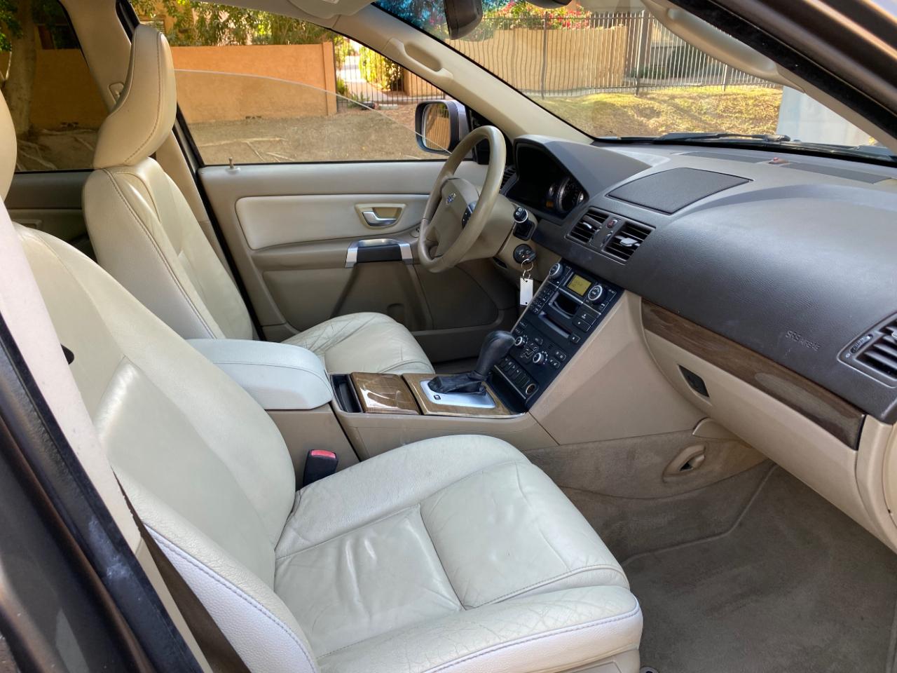 Volvo XC90 FWD 4dr I6 2011