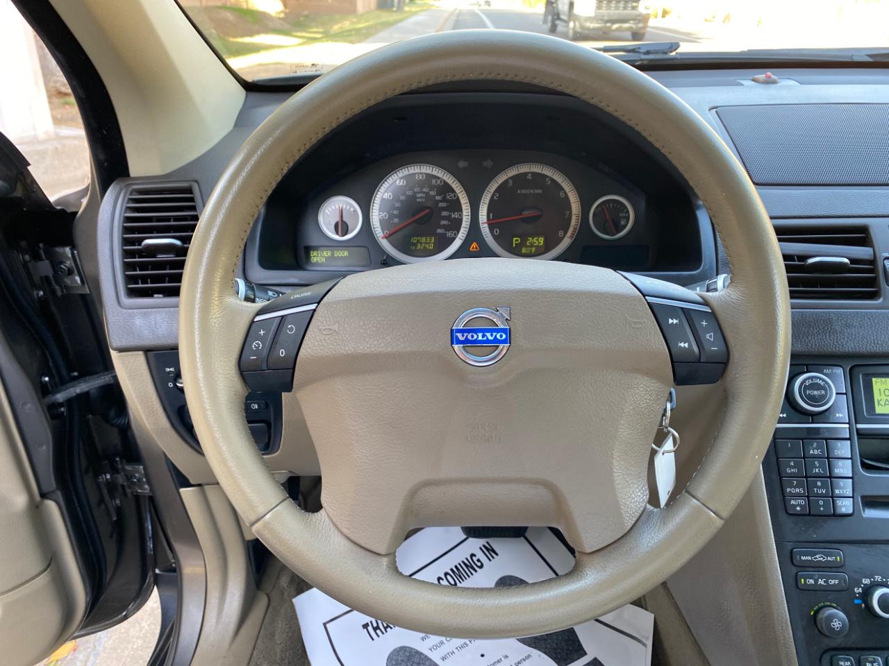 Volvo XC90 FWD 4dr I6 2011