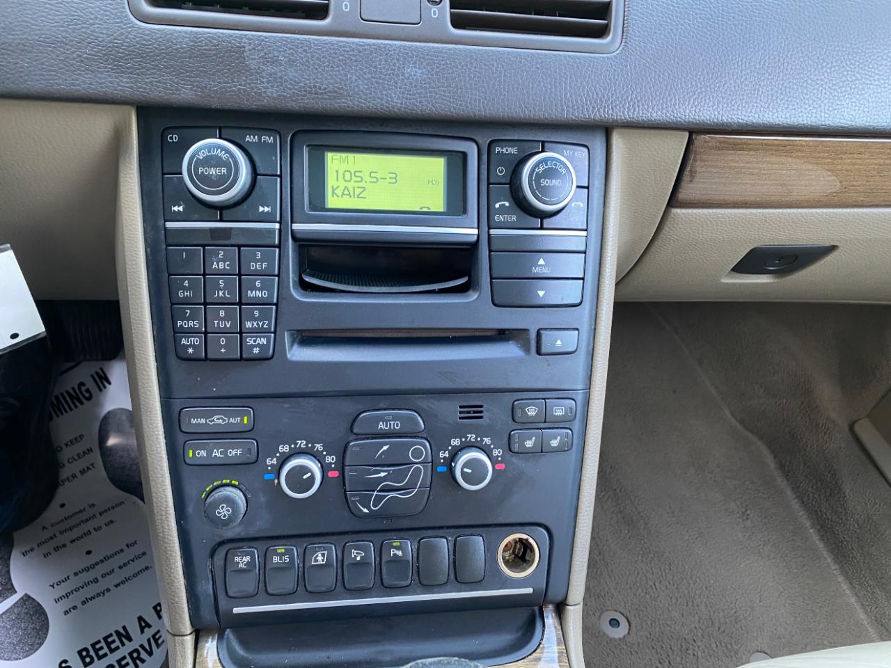 Volvo XC90 FWD 4dr I6 2011