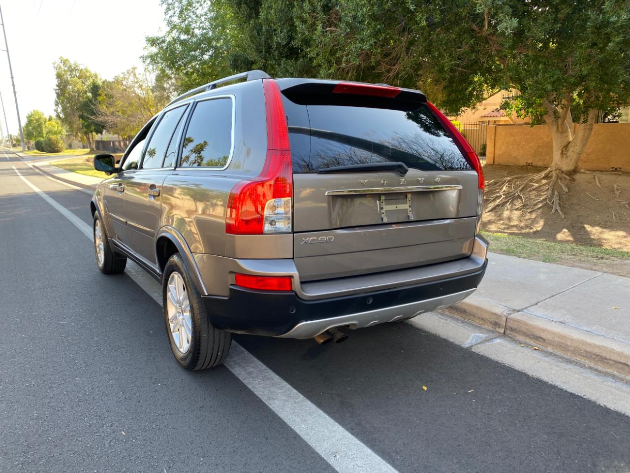 Volvo XC90 FWD 4dr I6 2011