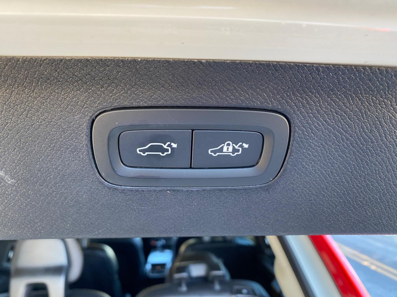 Volvo XC90 T6 AWD Momentum 6 Passenger 2020