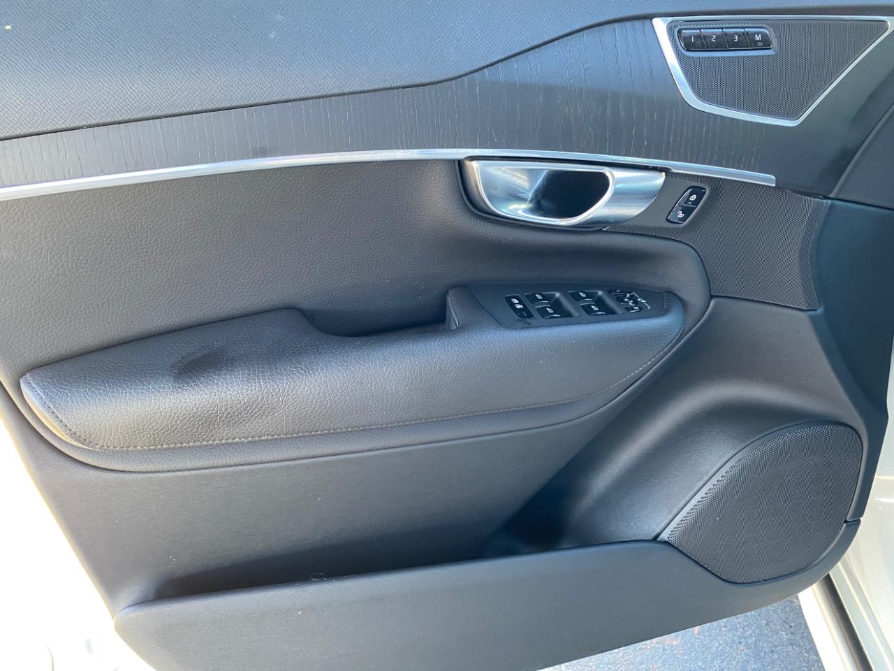 Volvo XC90 T6 AWD Momentum 6 Passenger 2020