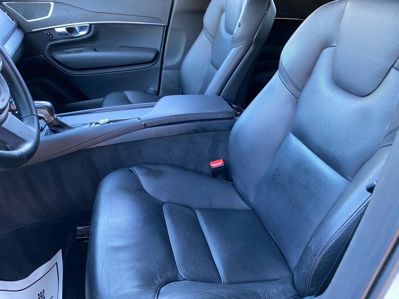 Volvo XC90 T6 AWD Momentum 6 Passenger 2020