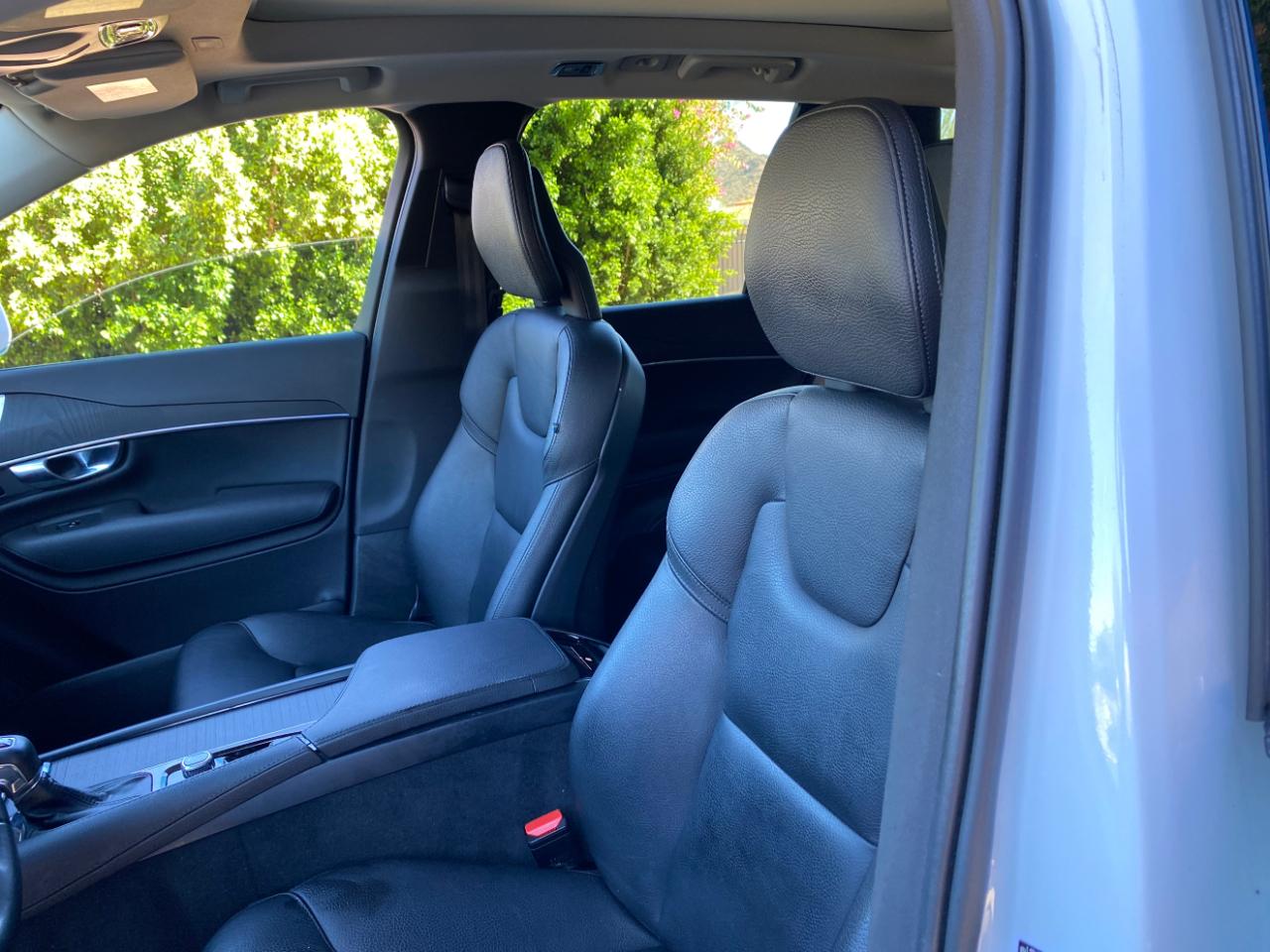 Volvo XC90 T6 AWD Momentum 6 Passenger 2020