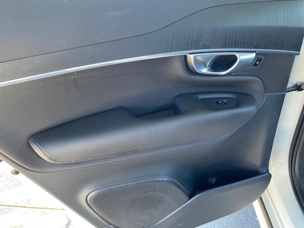 Volvo XC90 T6 AWD Momentum 6 Passenger 2020