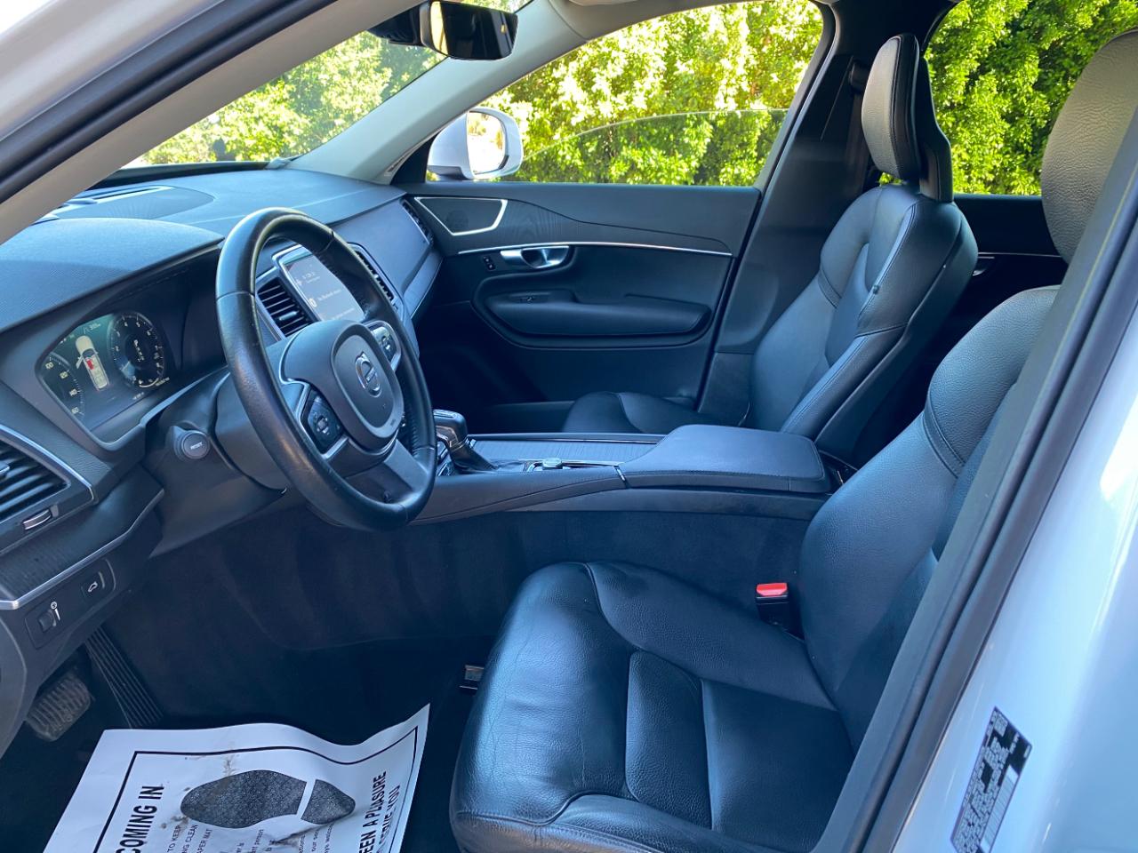 Volvo XC90 T6 AWD Momentum 6 Passenger 2020