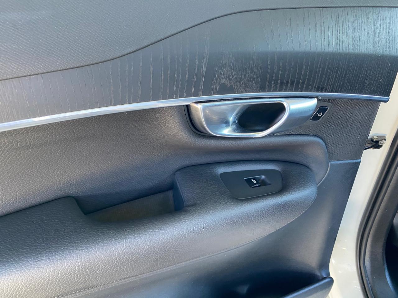 Volvo XC90 T6 AWD Momentum 6 Passenger 2020