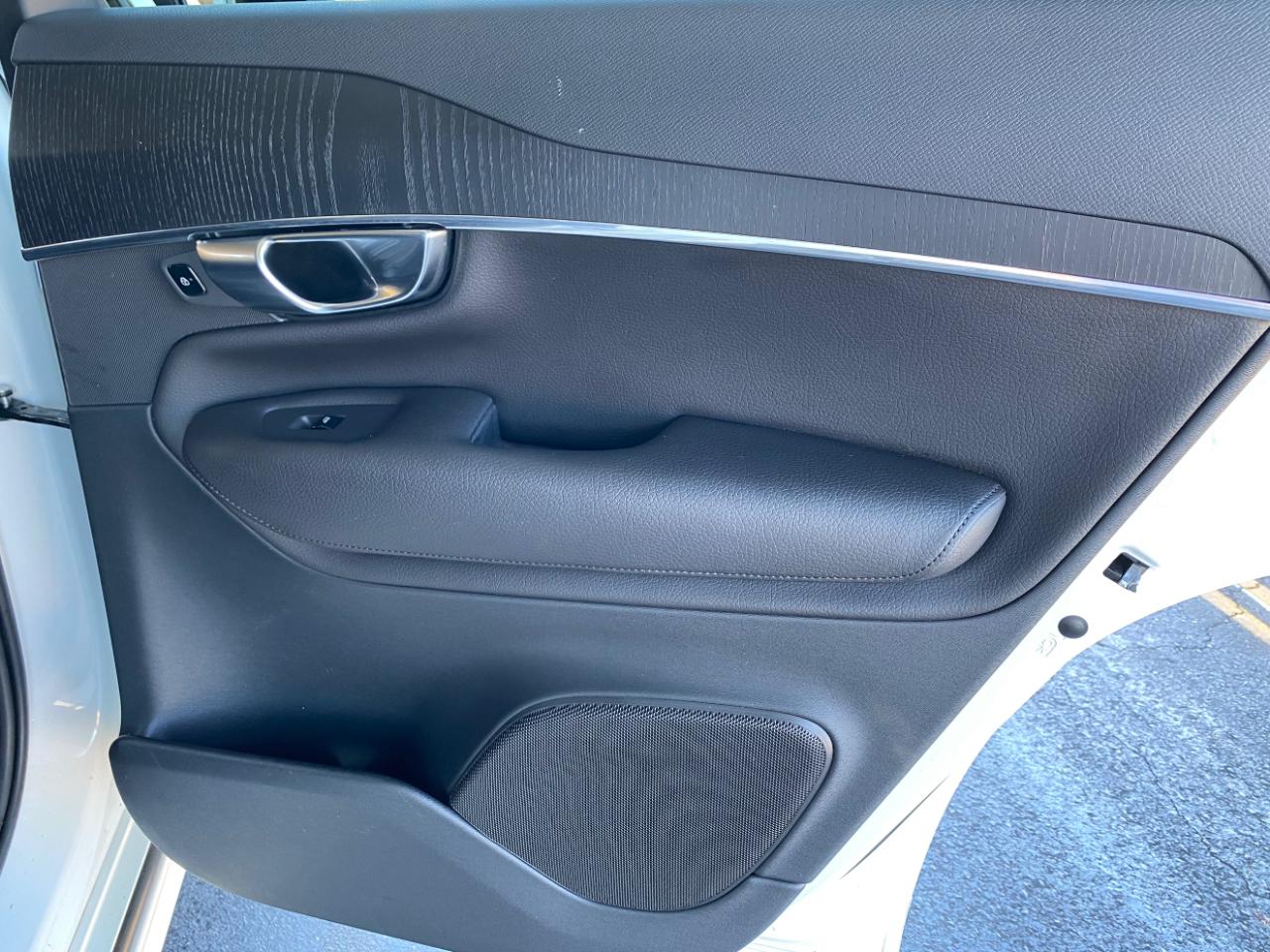 Volvo XC90 T6 AWD Momentum 6 Passenger 2020