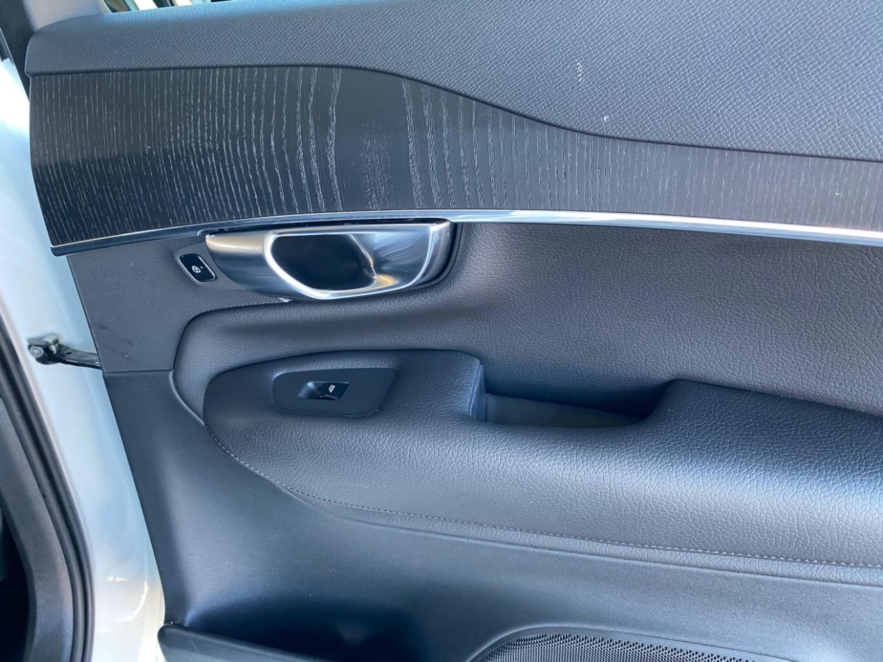 Volvo XC90 T6 AWD Momentum 6 Passenger 2020