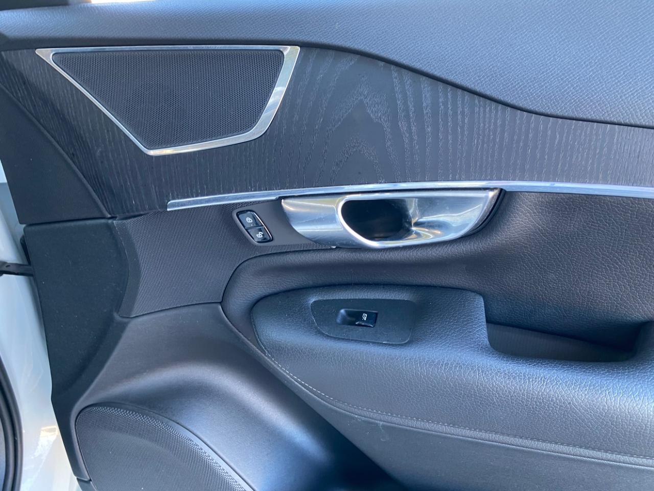 Volvo XC90 T6 AWD Momentum 6 Passenger 2020