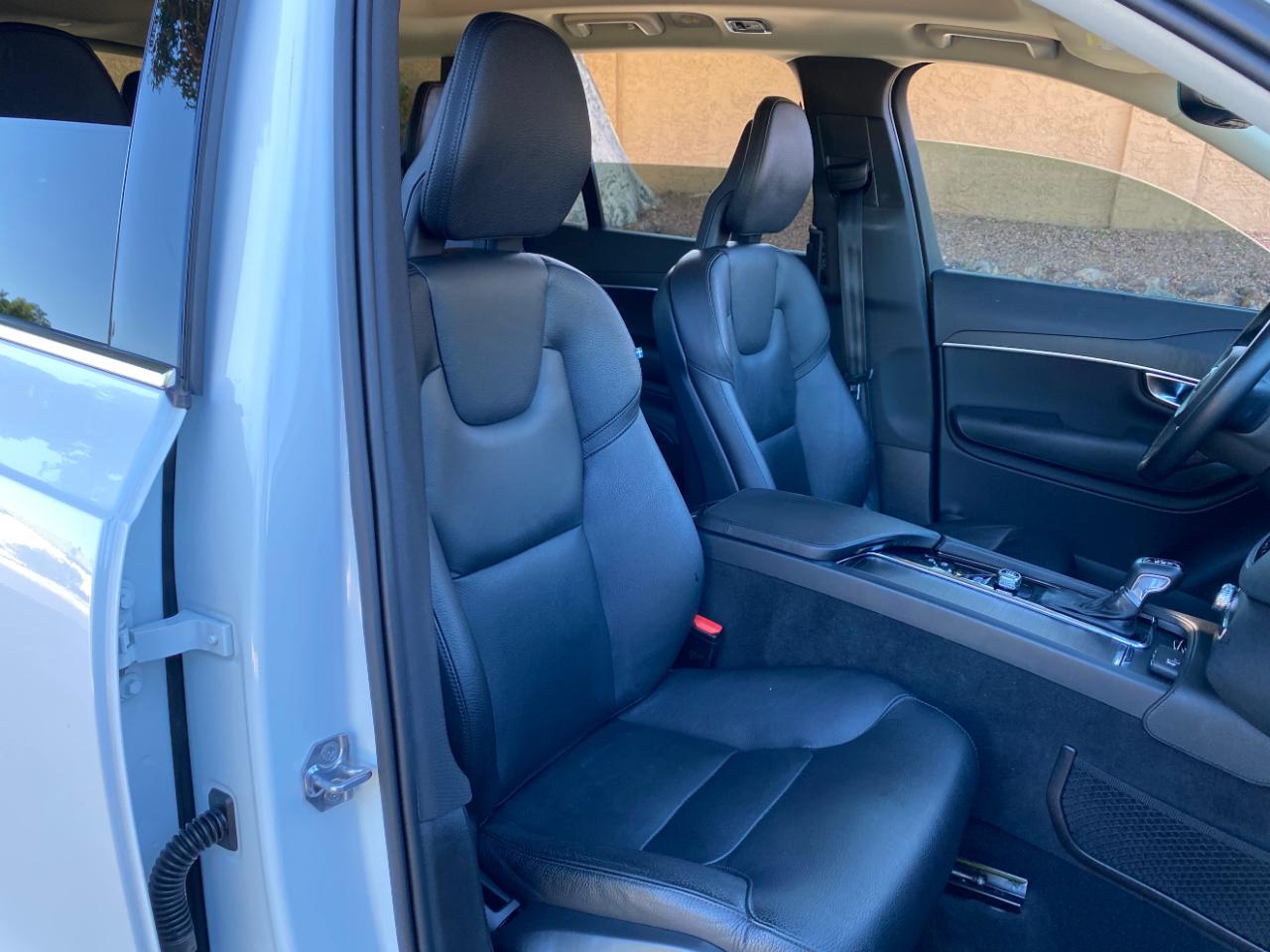 Volvo XC90 T6 AWD Momentum 6 Passenger 2020