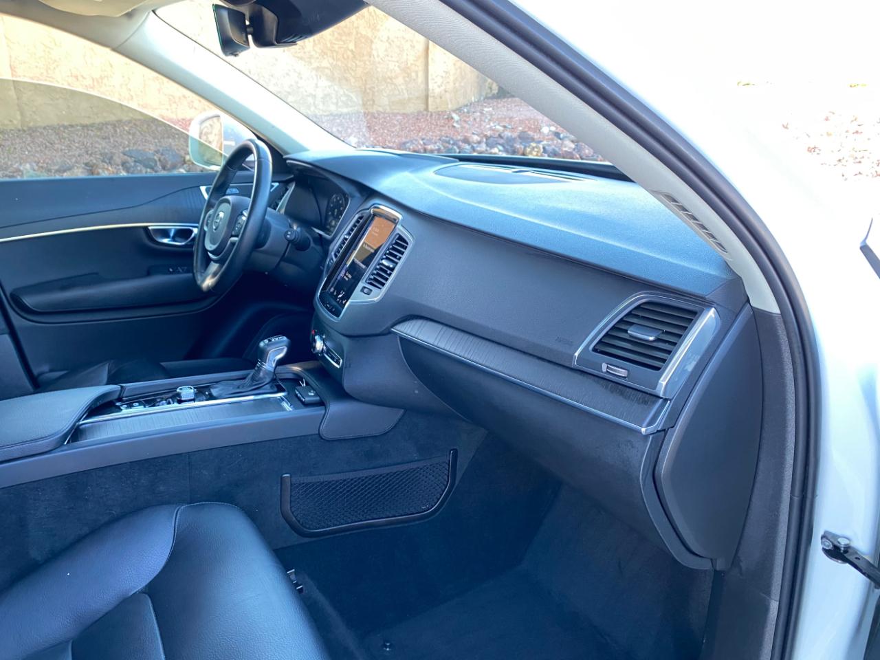 Volvo XC90 T6 AWD Momentum 6 Passenger 2020